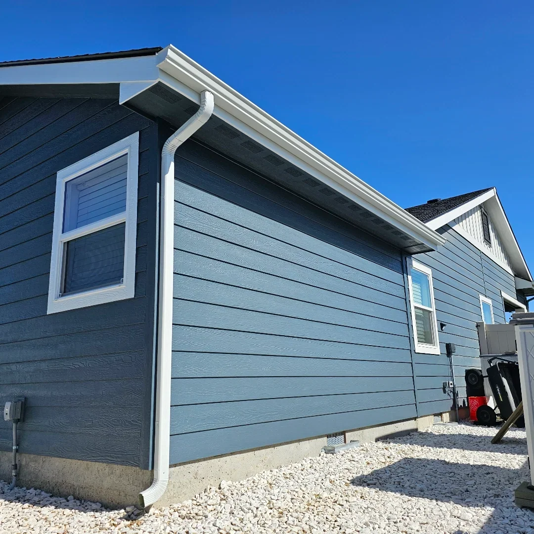 Gutter installation crew on a Treasure Valley home
